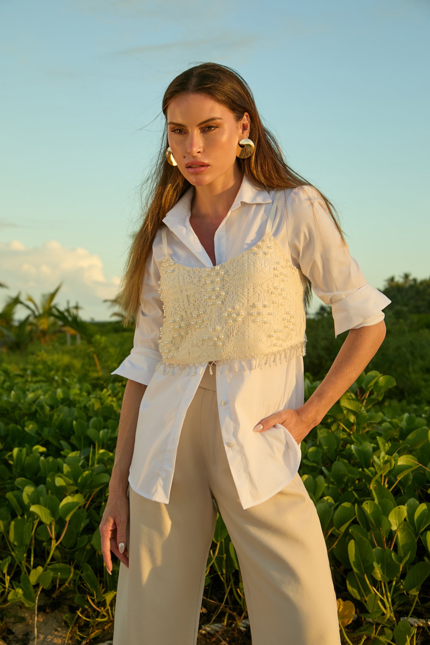 BLUSA BORDADA CON FLECOS Y PERLAS