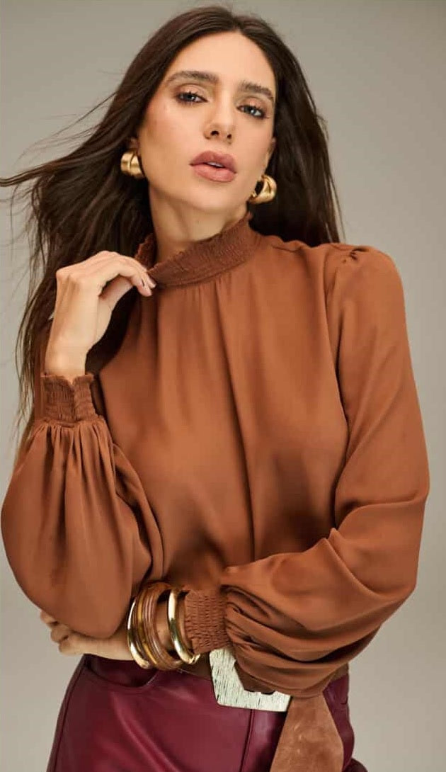 BLUSA MANGA LARGA CON CUELLO ALTO