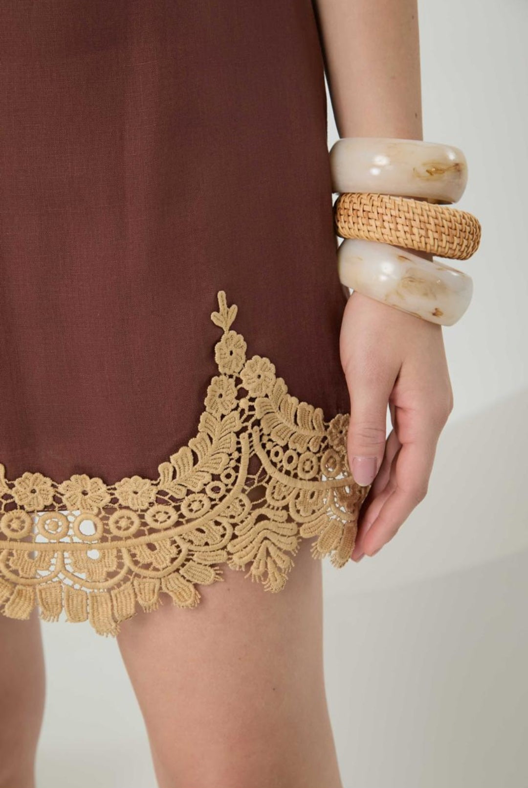 VESTIDO CORTO CON ENCAJE