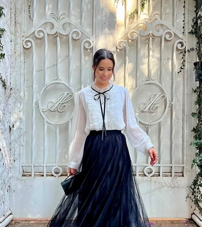 BLUSA VOLANTES Y LAZO