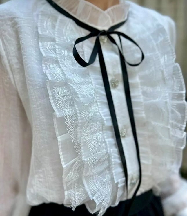 BLUSA VOLANTES Y LAZO