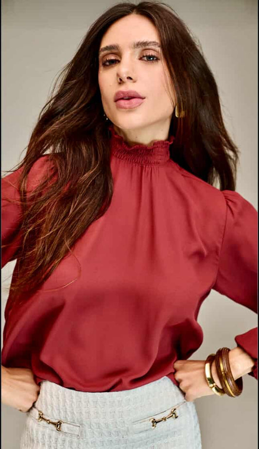 BLUSA MANGA LARGA CON CUELLO ALTO
