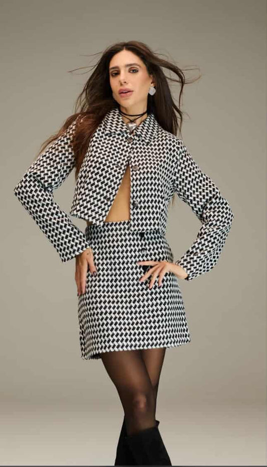 CONJUNTO DE FALDA CORTA Y CHAQUETA A CUADROS